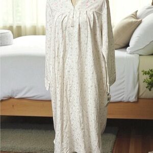 Miss Elaine Ivory Floral Lounge Robe NWT